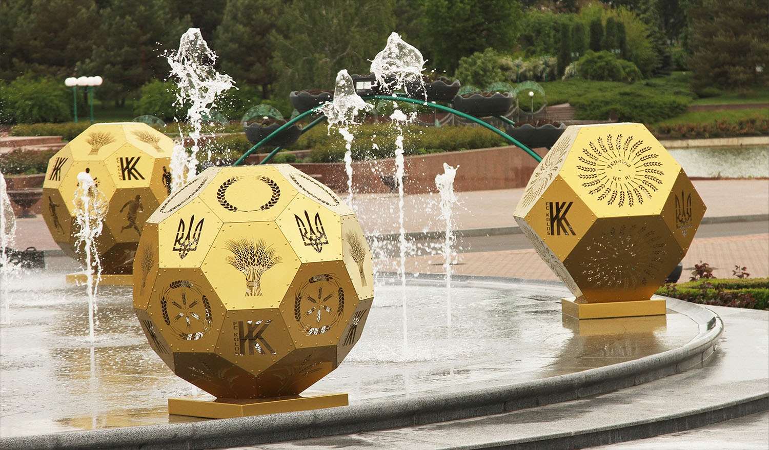 "FC Kolos" - Public art fountain with a sculptural composition - Фото №5