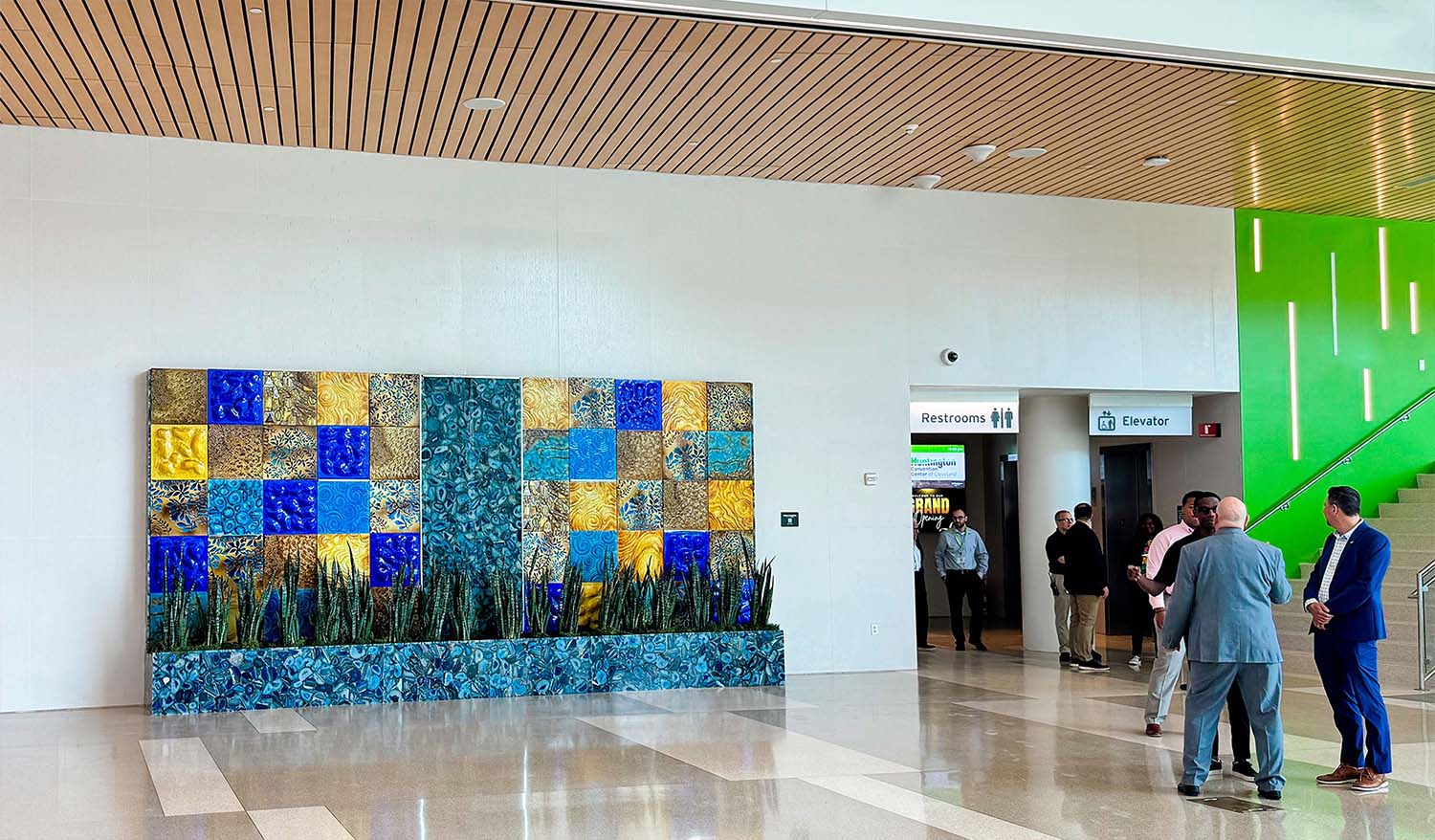 "Aqua Cascata Cleveland" Interior fountain/ Public art - Фото №4