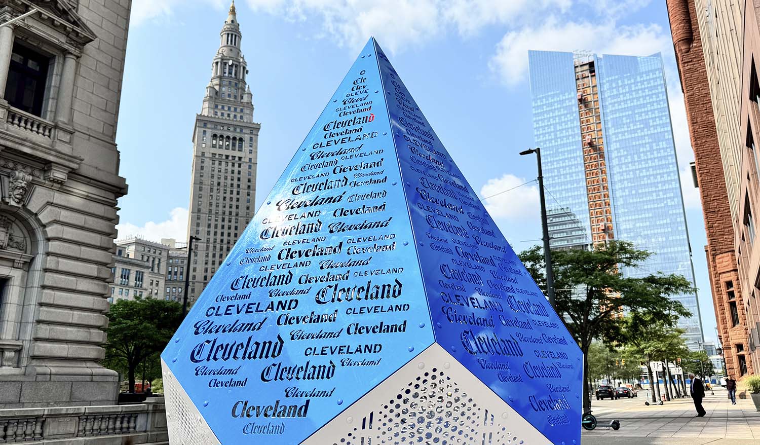 "Cleveland Crystal" public art installation - Фото №6