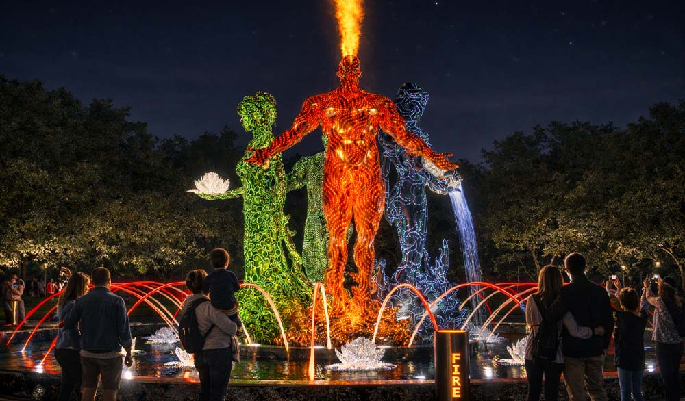 Светомузыкальная инсталляция «Четыре стихии» — масштабная композиция из четырёх светящихся фигур, олицетворяющих огонь, воду, землю и воздух; центральная огненная фигура с пламенем над головой окружена динамичными водными арками и подсвеченными лотосами, создавая эффектный вечерний акцент в городском парке.